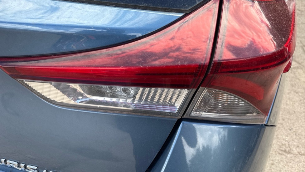 Toyota Auris 1.6 V-matic Icon Euro 5 Red #21