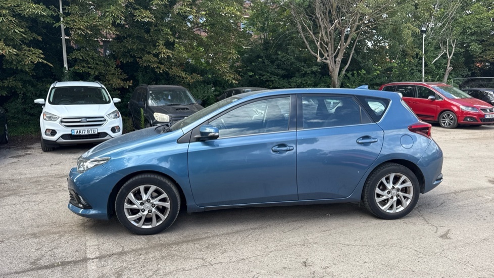 Toyota Auris 1.6 V-matic Icon Euro 5 Red #24