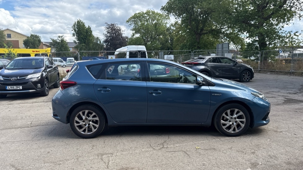 Toyota Auris 1.6 V-matic Icon Euro 5 Red #23