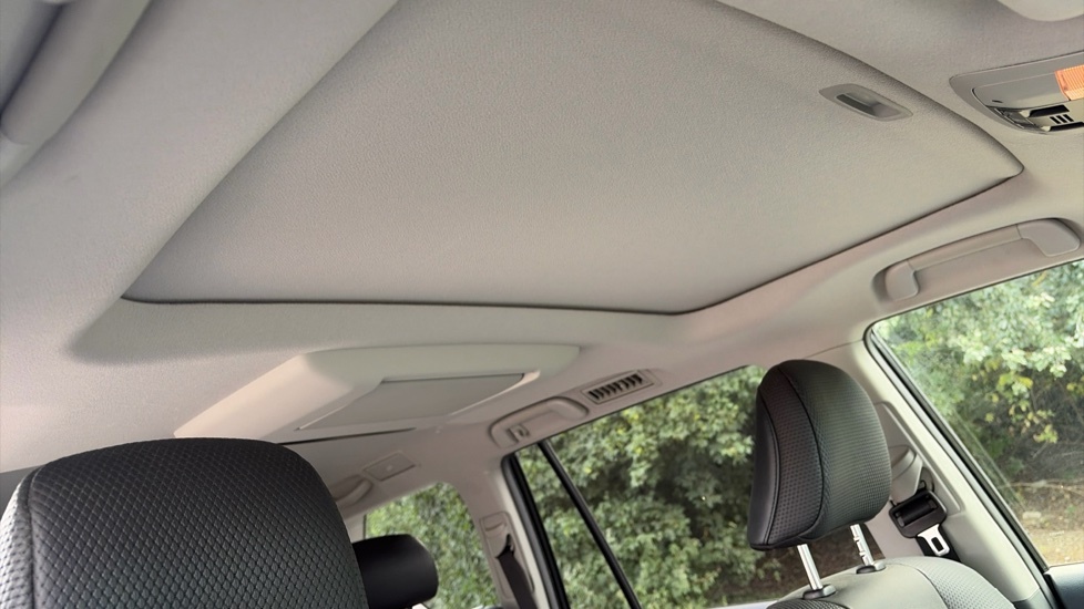 Toyota Land Cruiser 3L Lc5 White #19