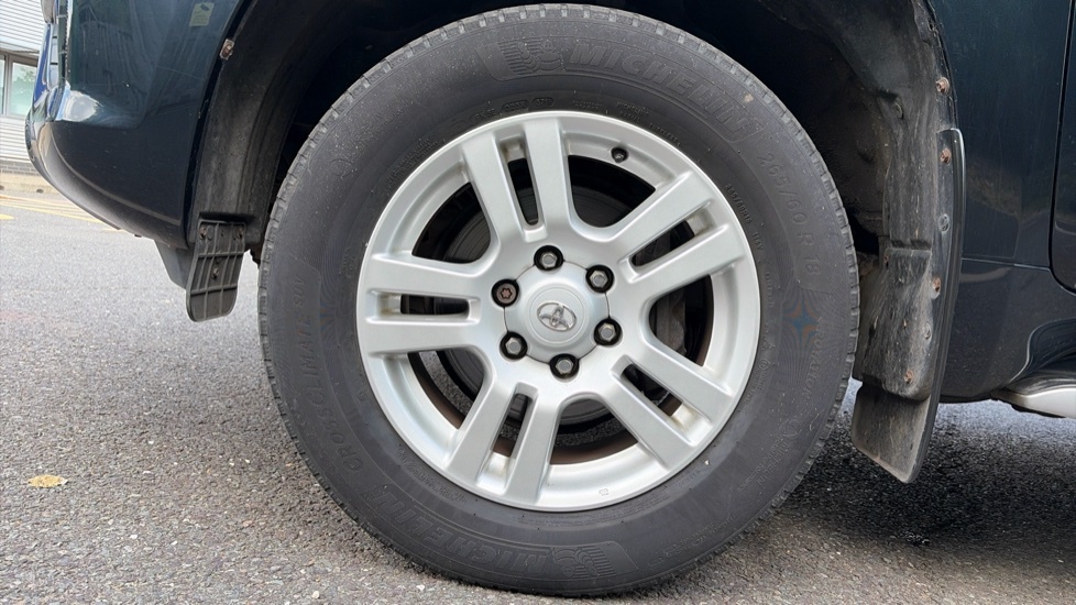 Toyota Land Cruiser 3L Lc5 White #25
