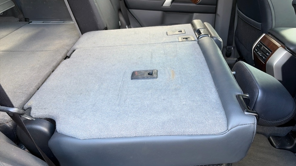 Toyota Land Cruiser 3L Lc5 White #18