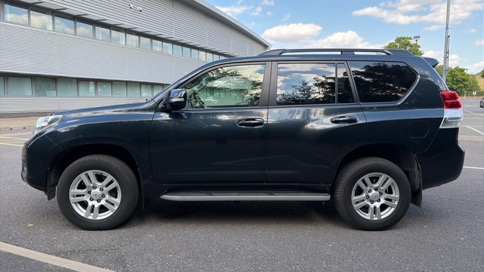 Toyota Land Cruiser 3L Lc5 White #24