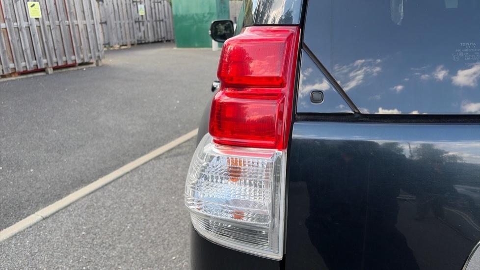 Toyota Land Cruiser 3L Lc5 White #21