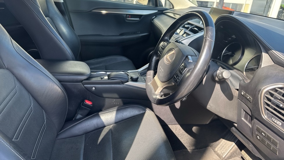 Lexus NX 4X4 2.5 F Sport E-cvt 4Wd Euro 6 Ss 20161 White #13