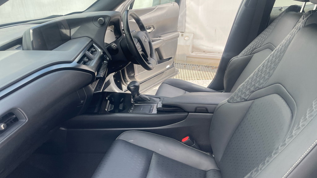 Lexus UX 2.0 250H Premium Sport Edition Suv Hybr Black #6