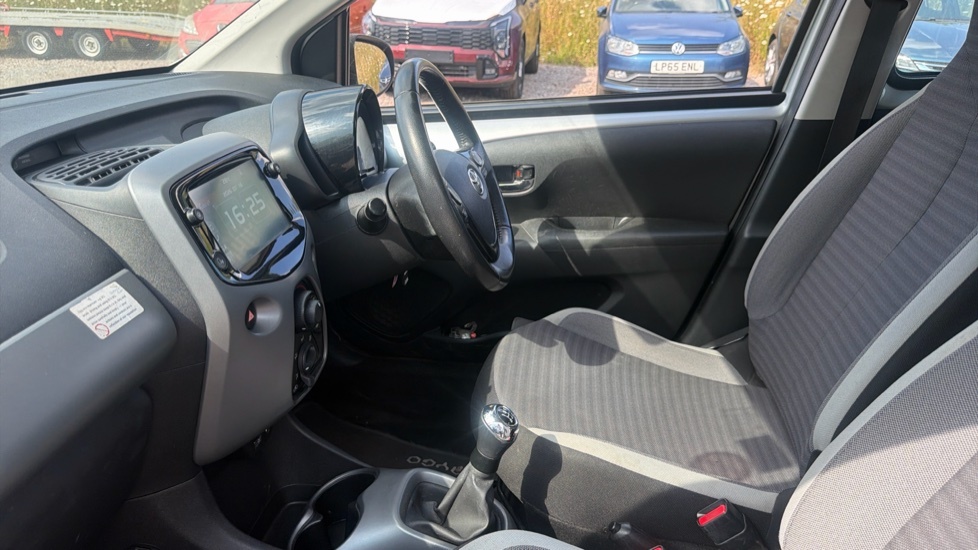 Toyota Aygo 1.0 Vvt-i X-play Euro 6 SJ19PBR Silver #5