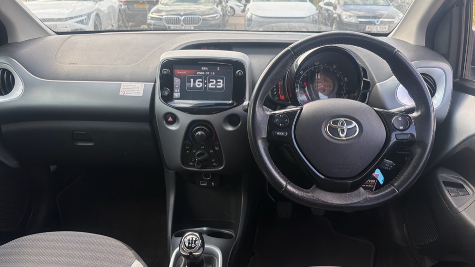 Toyota Aygo 1.0 Vvt-i X-play Euro 6 SJ19PBR Silver #6