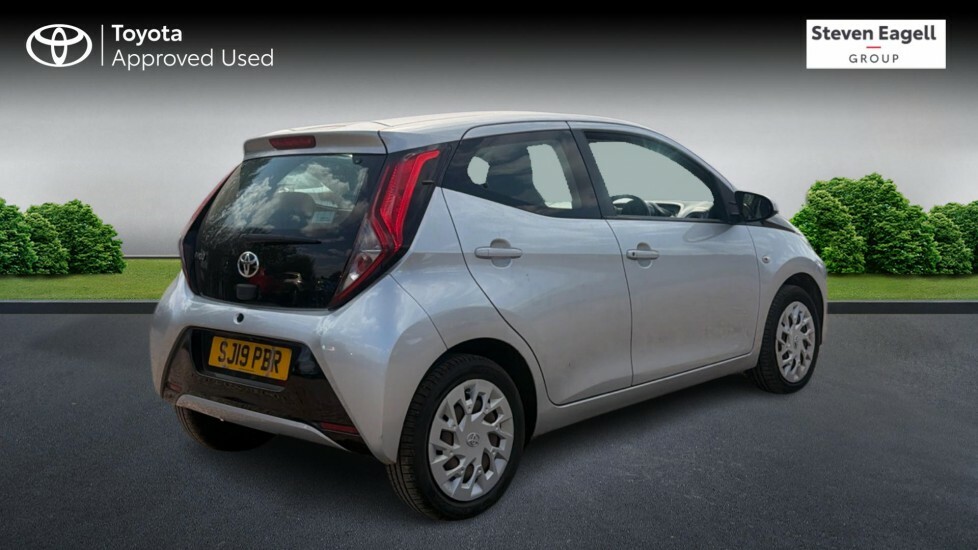 Toyota Aygo 1.0 Vvt-i X-play Euro 6 SJ19PBR Silver #2