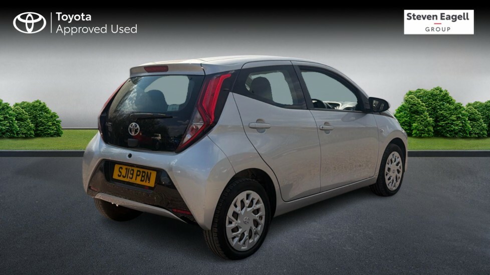 Toyota Aygo 1.0 Vvt-i X-play Euro 6 SJ19PBN Silver #2