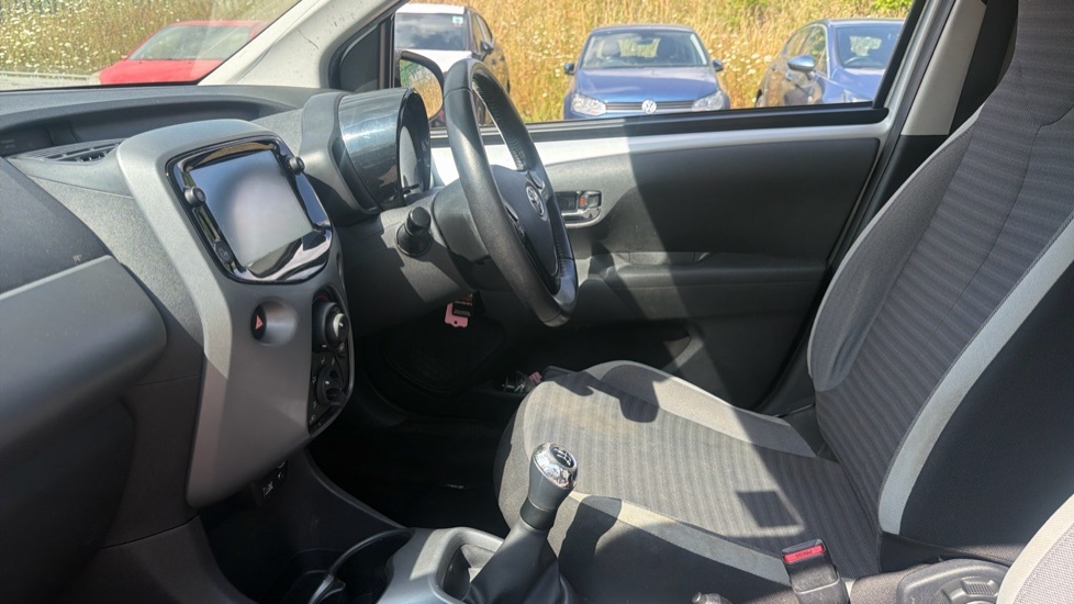 Toyota Aygo 1.0 Vvt-i X-play Euro 6 SJ19PBN Silver #5