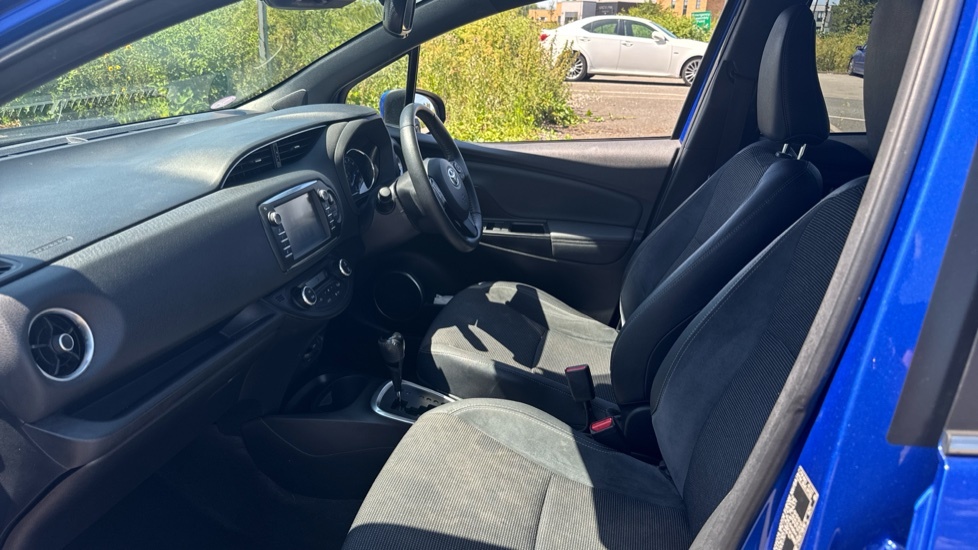 Toyota Yaris Hatchback 1.5 Vvt-h Icon 201867 White #5