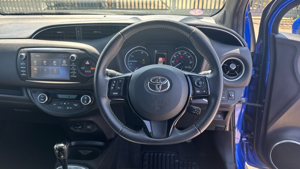Toyota Yaris Hatchback 1.5 Vvt-h Icon 201867 White #10