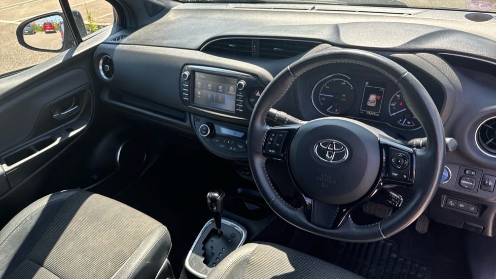 Toyota Yaris Hatchback 1.5 Vvt-h Icon 201867 White #6