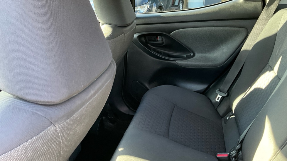 Toyota Yaris 1.5 Vvt-i Icon 5-Dr White #15