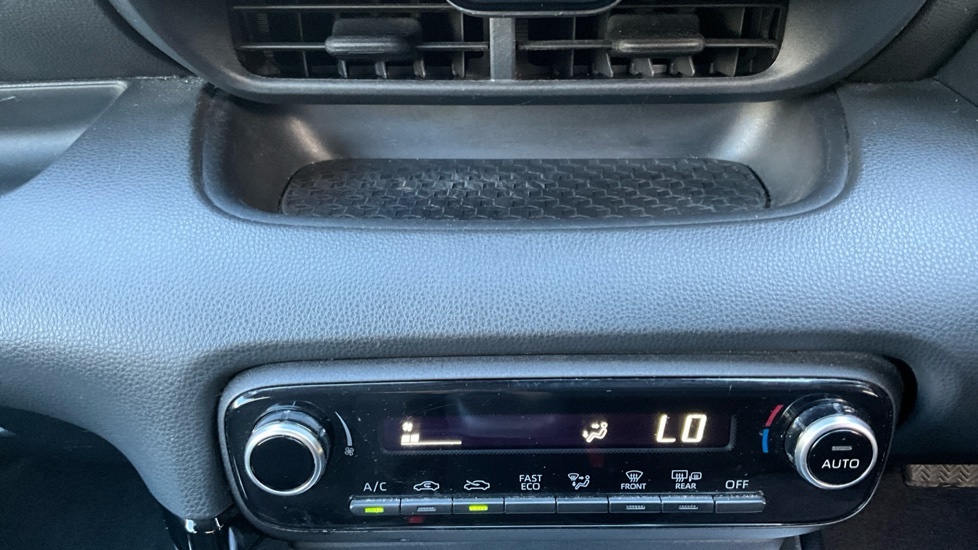 Toyota Yaris 1.5 Vvt-i Icon 5-Dr White #33