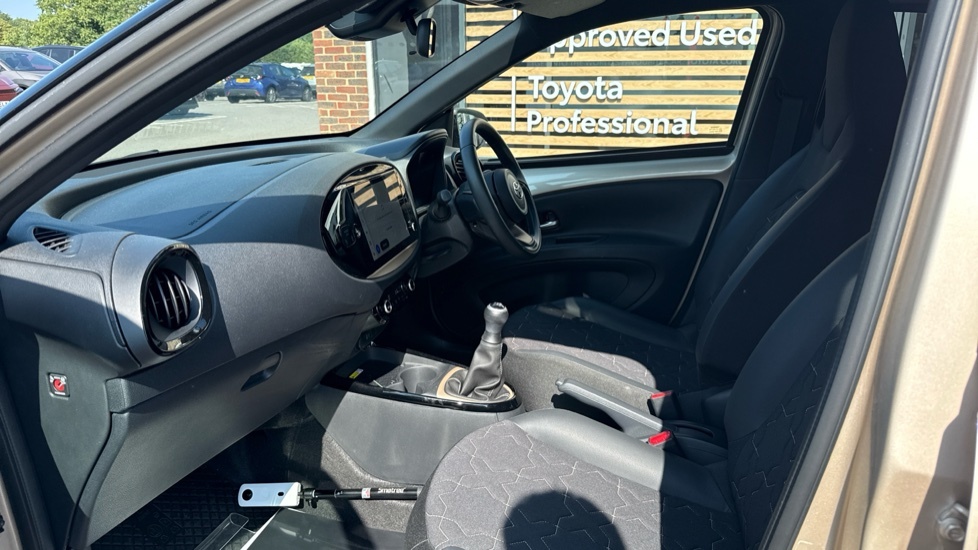 Toyota Aygo X 1.0 Vvt-i Exclusive Euro 6 Ss GU25DKF Beige #5