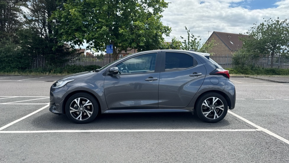 Toyota Yaris 1.5 Hybrid Design Cvt Hatchback White #24