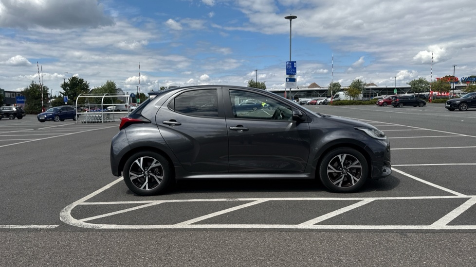 Toyota Yaris 1.5 Hybrid Design Cvt Hatchback White #23