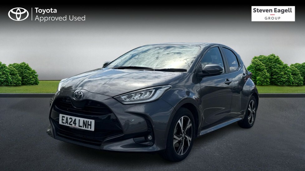 Toyota Yaris 1.5 Hybrid Design Cvt Hatchback White #3