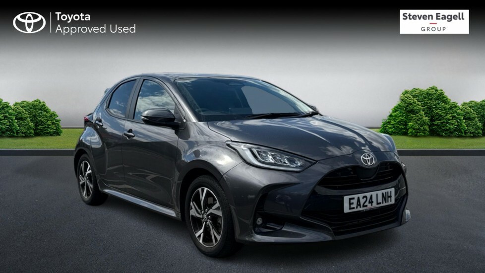 Toyota Yaris 1.5 Hybrid Design Cvt Hatchback White #1