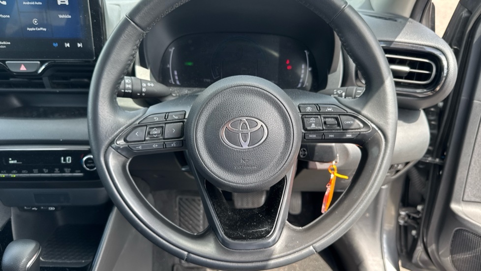Toyota Yaris 1.5 Hybrid Design Cvt Hatchback White #10