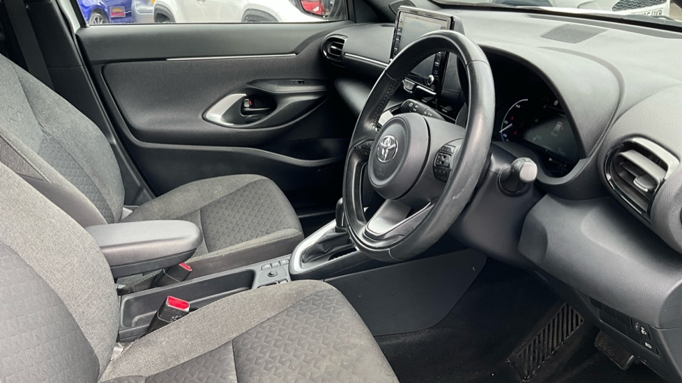 Toyota Yaris Cross Design White #12