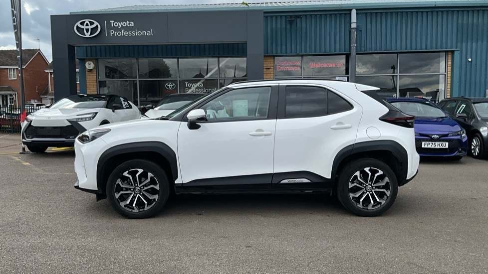 Toyota Yaris Cross Design White #24
