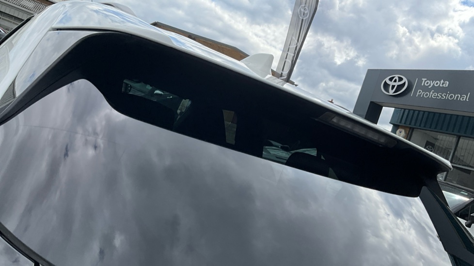 Toyota Yaris Cross Design White #40