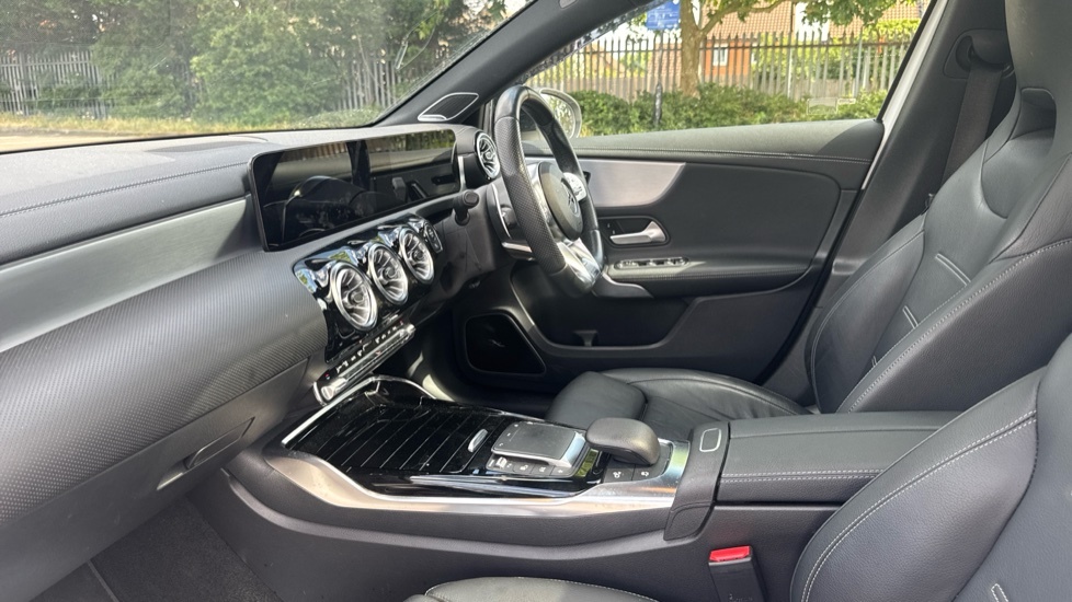 Mercedes-Benz A Class 2.0 A35 Amg Edition Premium Plus 7G-dct 4Matic E White #5