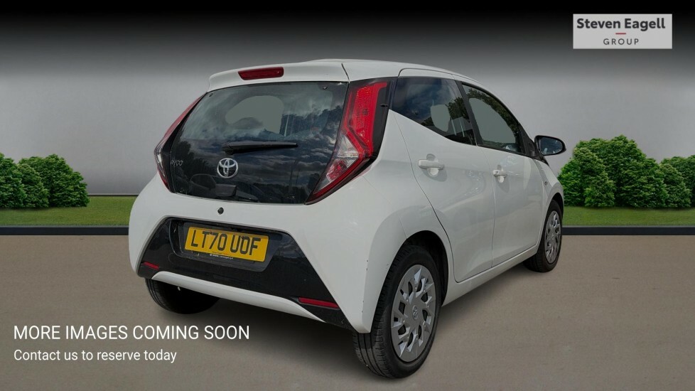 Toyota Aygo 1.0 Vvt-i X-play Hatchback X-shift Euro White #4