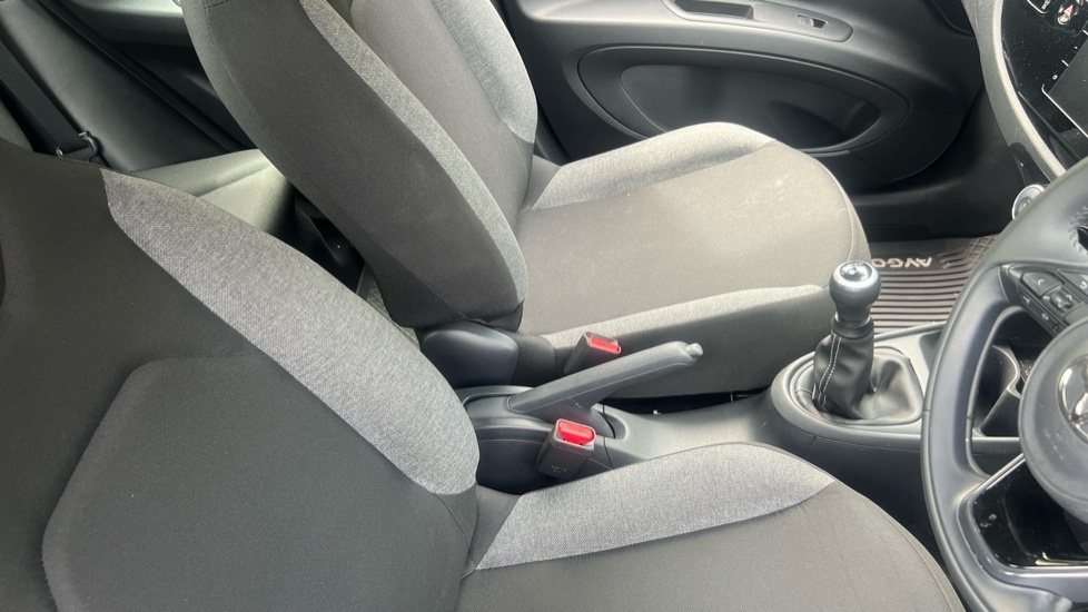 Toyota Aygo X 1.0 Vvt-i Edge X-shift Euro 6 Ss Red #18