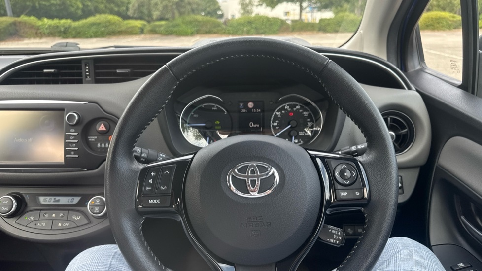 Toyota Yaris 1.5 Hybrid Icon Tech Cvt White #7