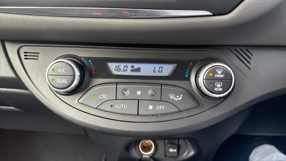 Toyota Yaris 1.5 Hybrid Icon Tech Cvt White #34