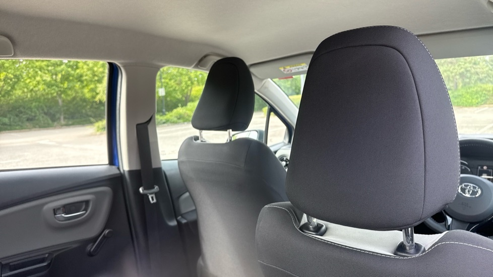 Toyota Yaris 1.5 Hybrid Icon Tech Cvt White #19