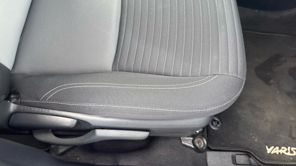 Toyota Yaris 1.5 Hybrid Icon Tech Cvt White #17