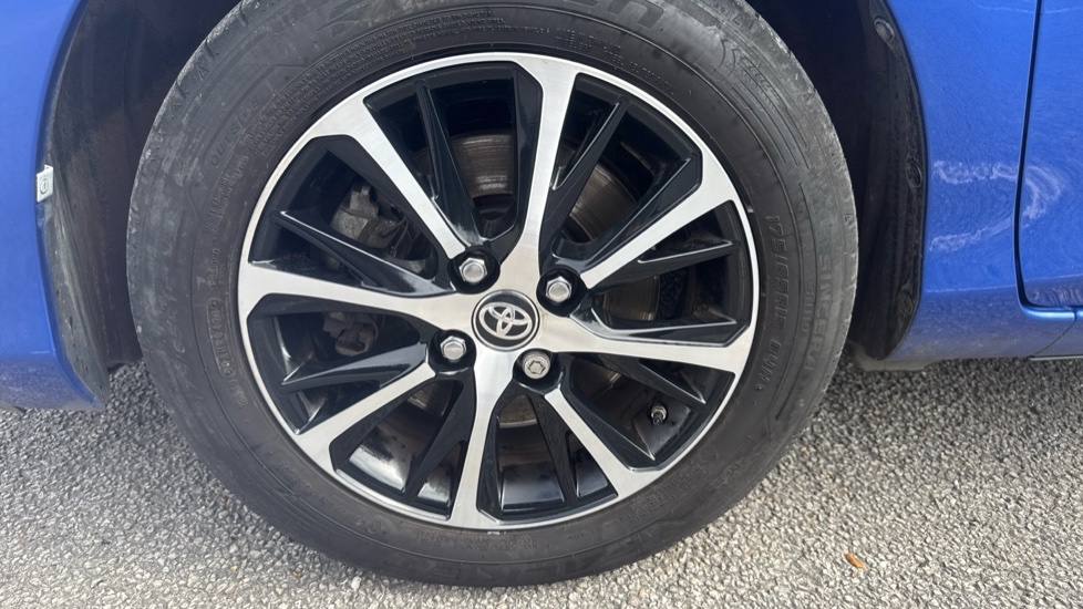 Toyota Yaris 1.5 Hybrid Icon Tech Cvt White #39