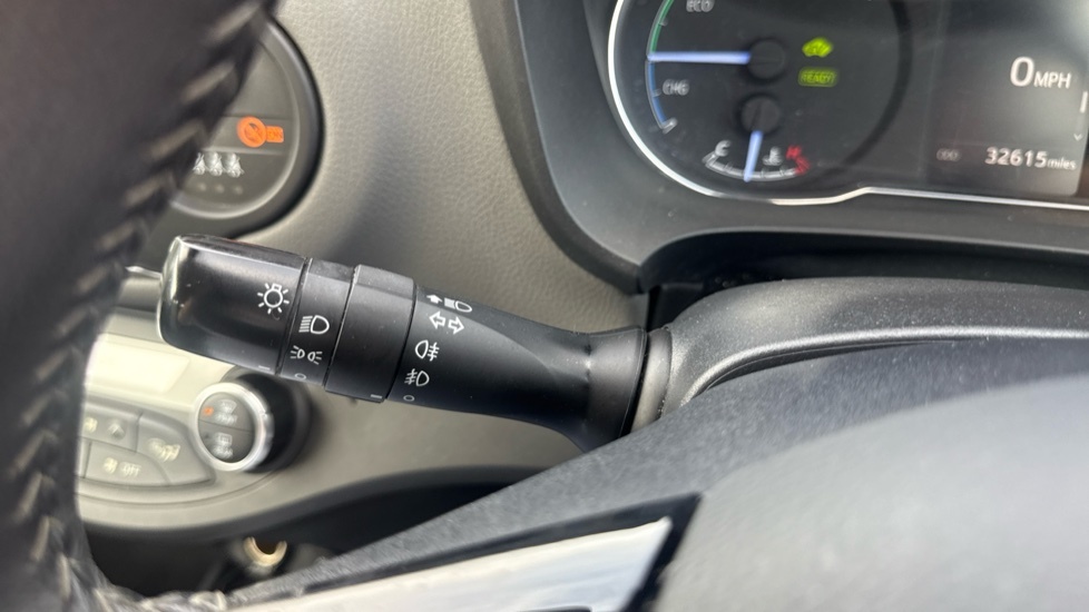 Toyota Yaris 1.5 Hybrid Icon Tech Cvt White #32