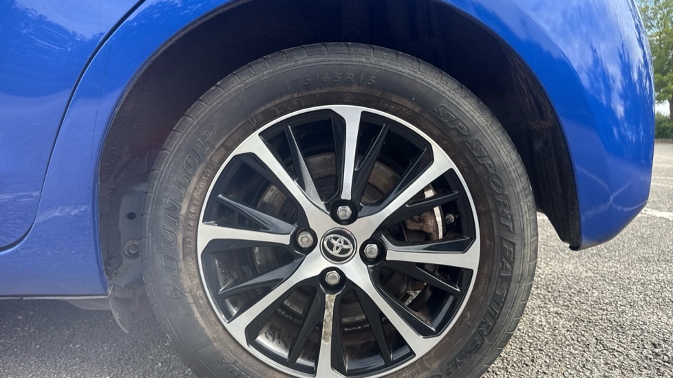 Toyota Yaris 1.5 Hybrid Icon Tech Cvt White #25