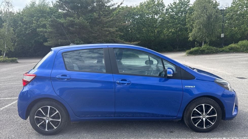 Toyota Yaris 1.5 Hybrid Icon Tech Cvt White #23