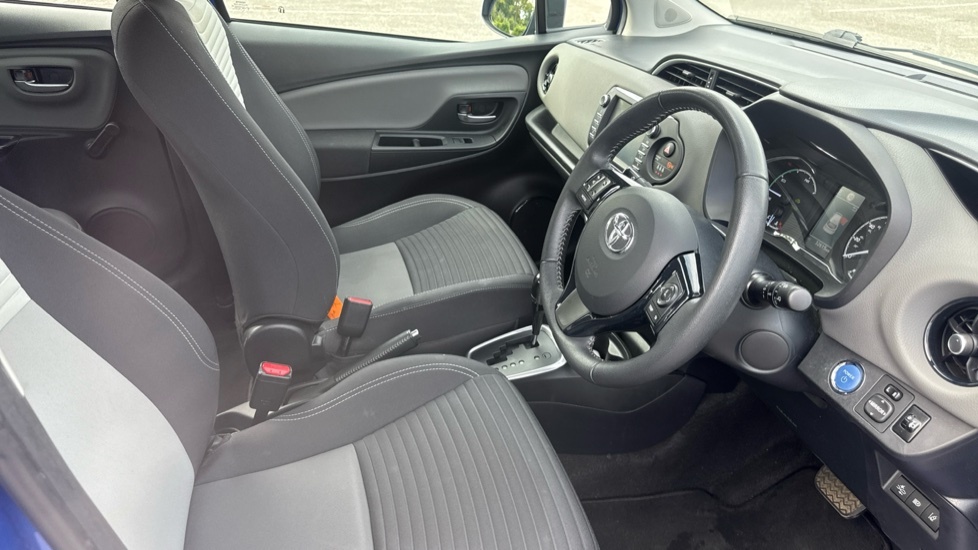 Toyota Yaris 1.5 Hybrid Icon Tech Cvt White #12