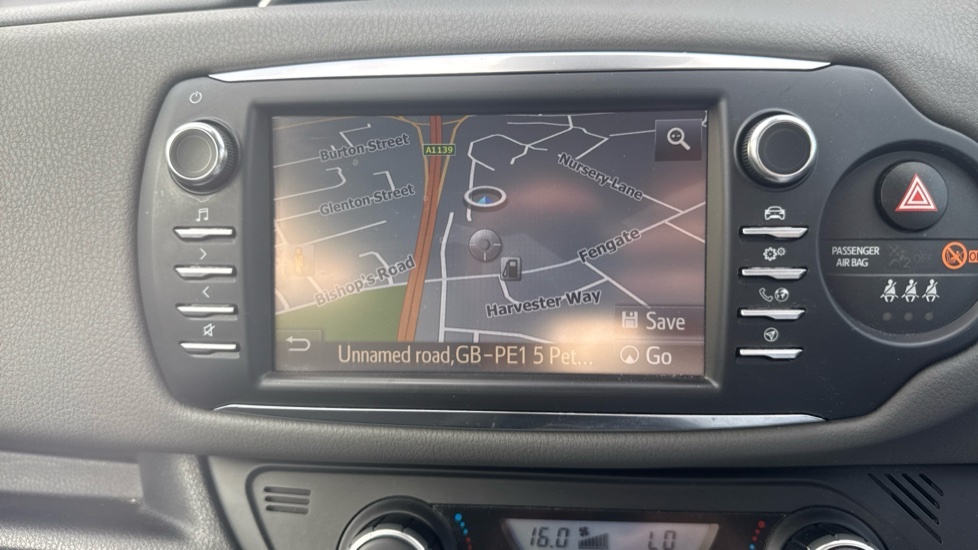 Toyota Yaris 1.5 Hybrid Icon Tech Cvt White #9