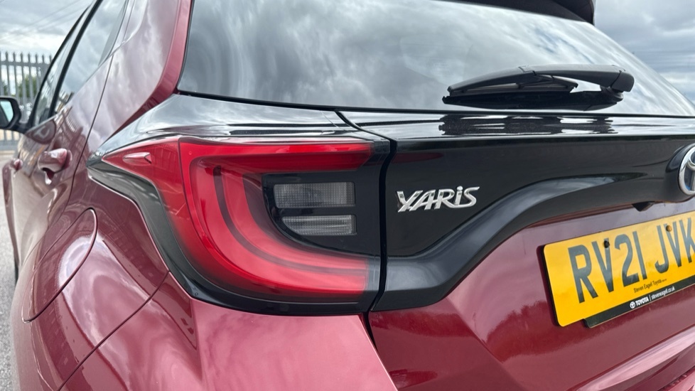 Toyota Yaris 1.5 Vvt-h Design E-cvt Euro 6 Ss Black #21