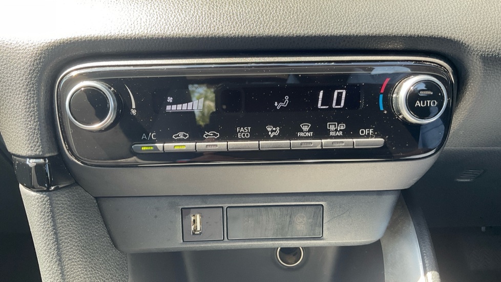 Toyota Yaris 1.5 Vvt-h Icon Hatchback Hybrid E-cvt E Blue #32