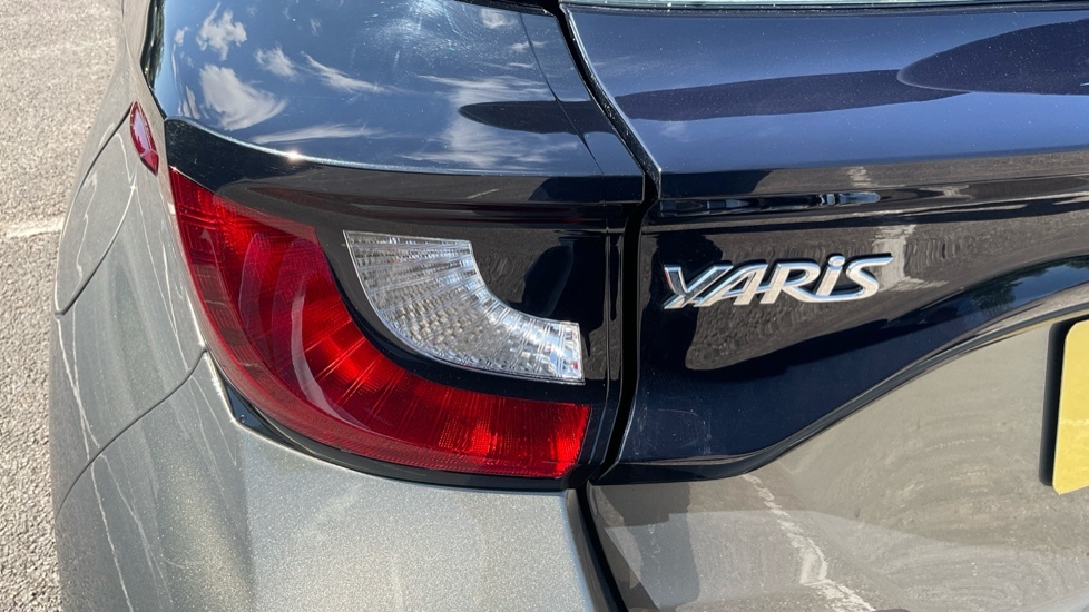 Toyota Yaris 1.5 Vvt-h Icon Hatchback Hybrid E-cvt E Blue #21