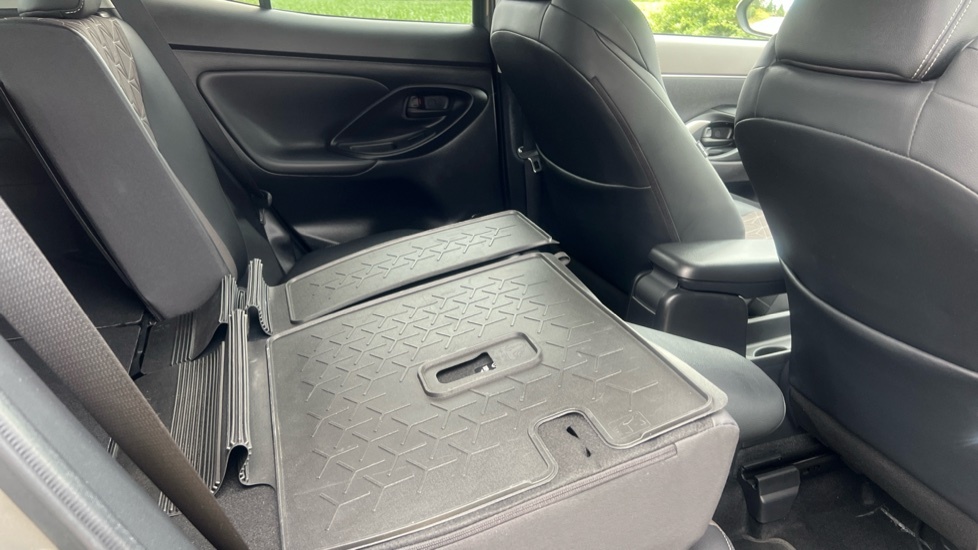 Toyota Yaris Cross Design Grey #18
