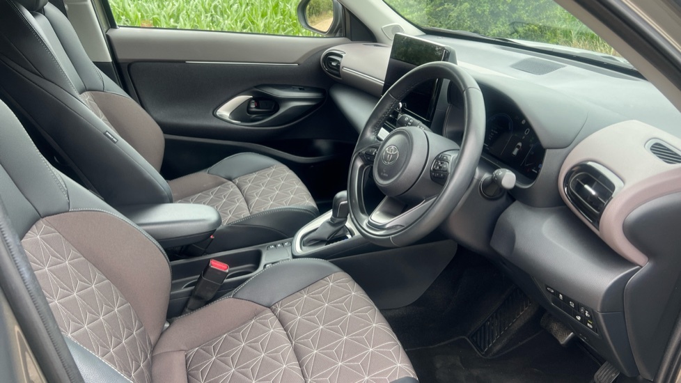 Toyota Yaris Cross Design Grey #12