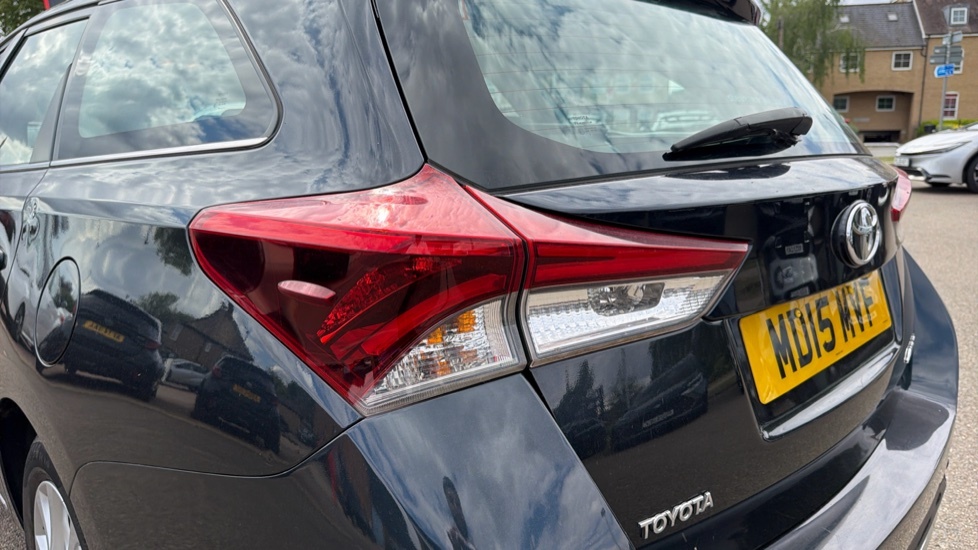 Toyota Auris 1.2 Vvt-i Icon Euro 6 Ss Red #21