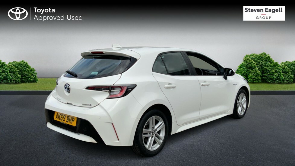 Toyota Corolla 1.8 Vvt-h Icon Tech Hatchback Hybrid Cv White #2