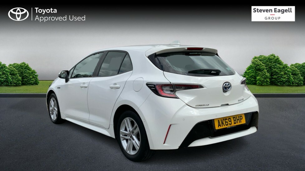 Toyota Corolla 1.8 Vvt-h Icon Tech Hatchback Hybrid Cv White #4